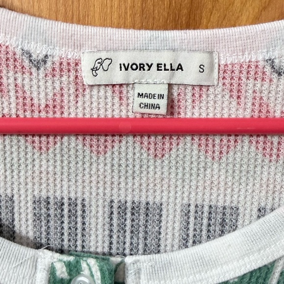 Ivory Ella Christmas Thermal Henley - Picture 3 of 4